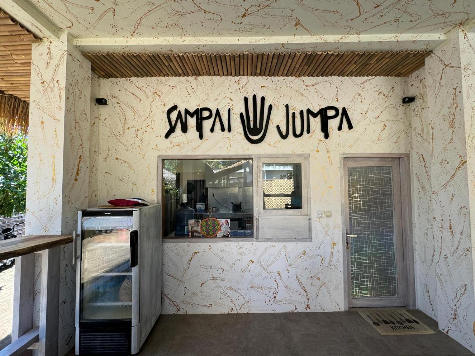 Отель Sampai Jumpa Гили-Эйр Экстерьер фото